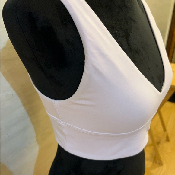 Lululemon Align V-Neck Bra
*Light Support, A/B Cup
Pink Peony - Picture 8 of 10